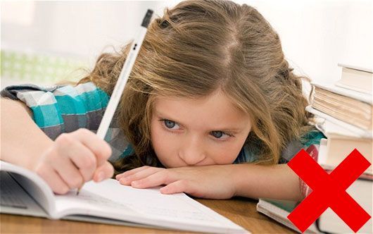 Sai lầm của phụ huynh khi dạy trẻ tiểu học