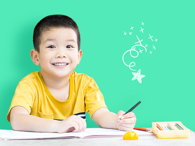 Hướng dẫn tư thế ngồi học, cách cầm bút đúng cho trẻ