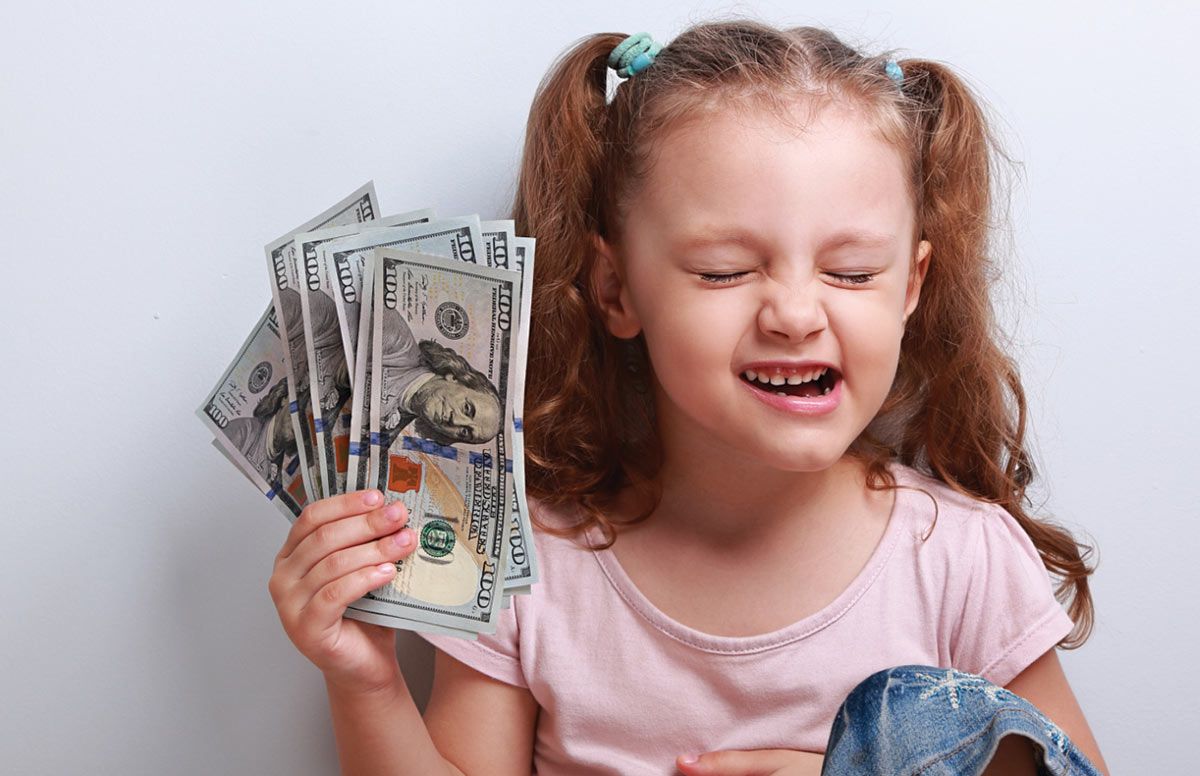 Cách hay giúp trẻ hiểu về giá trị của đồng tiền