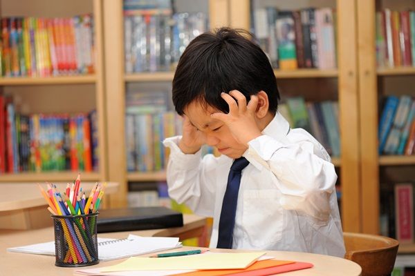 8 thói quen nếu bố mẹ không bỏ, đừng hỏi vì sao con trở nên chậm phát triển